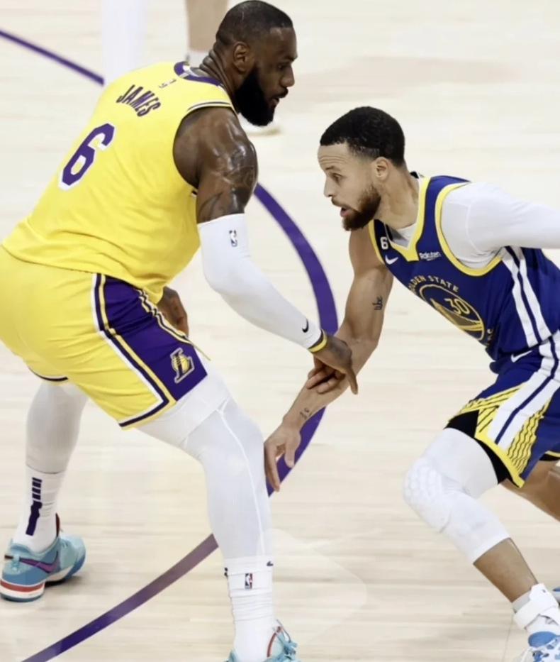 开云-阿扎伦卡重返赛场，领先优势明显首场状态出色，勇士观众沸腾！的简单介绍-开云